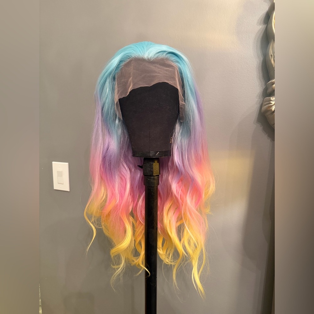 Brand new 13 x 2 pastel ombré synthetic wig. 22 inches. Beautiful